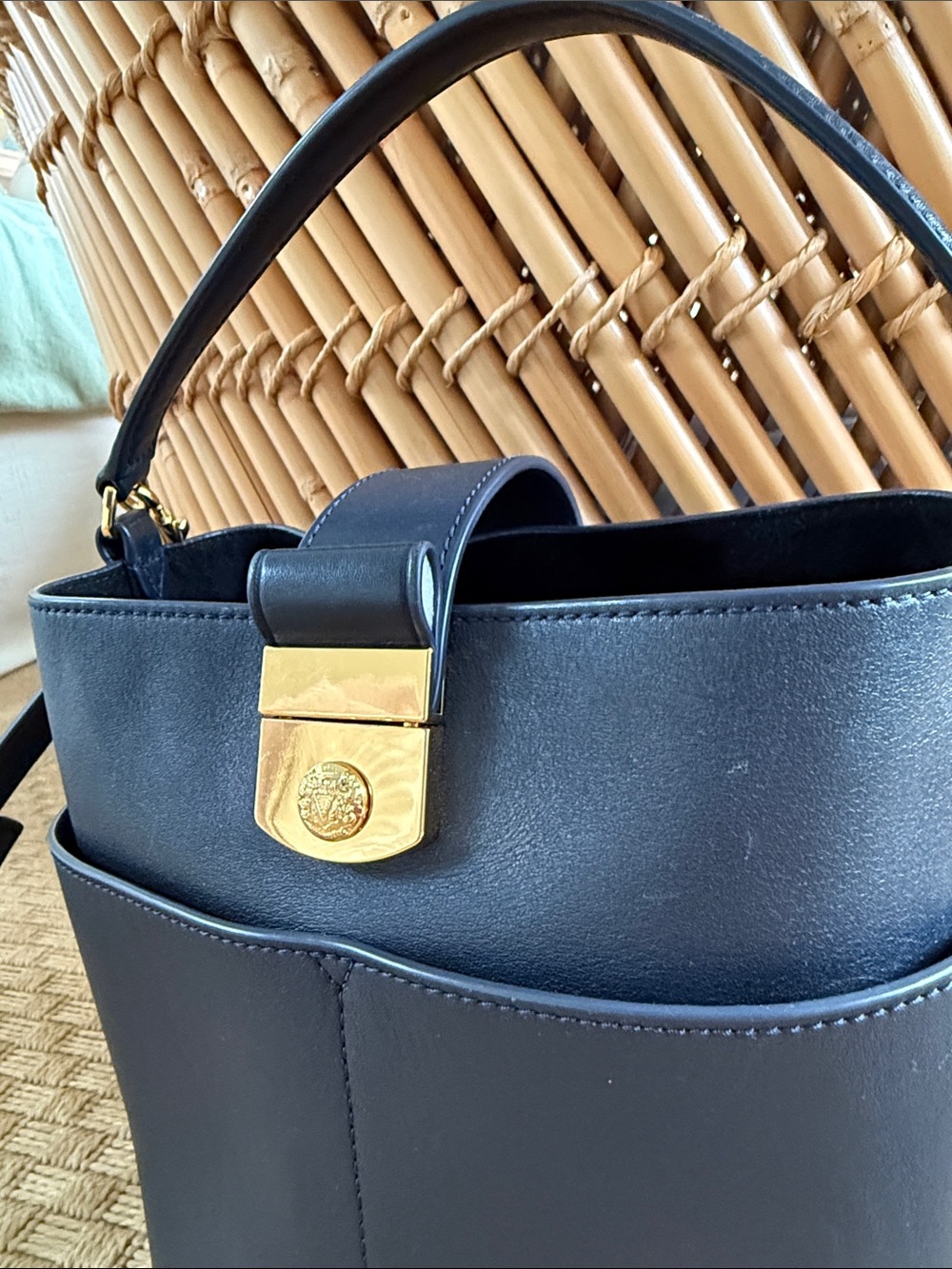 Veronica Beard Small Crest Bucket Crossbody Bag Navy Leather - Picture 2 of 8